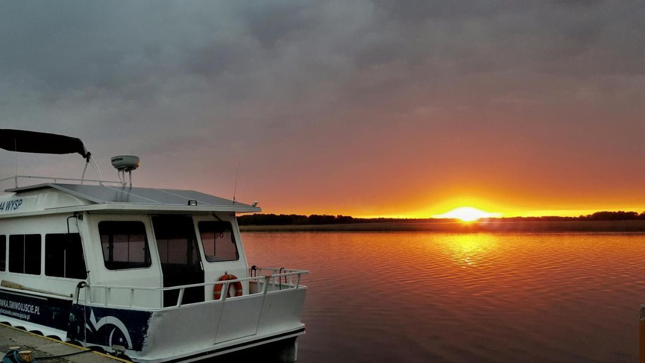 Karczma Rybna Rybaczowka Marina B&B Świnoujście Exteriör bild